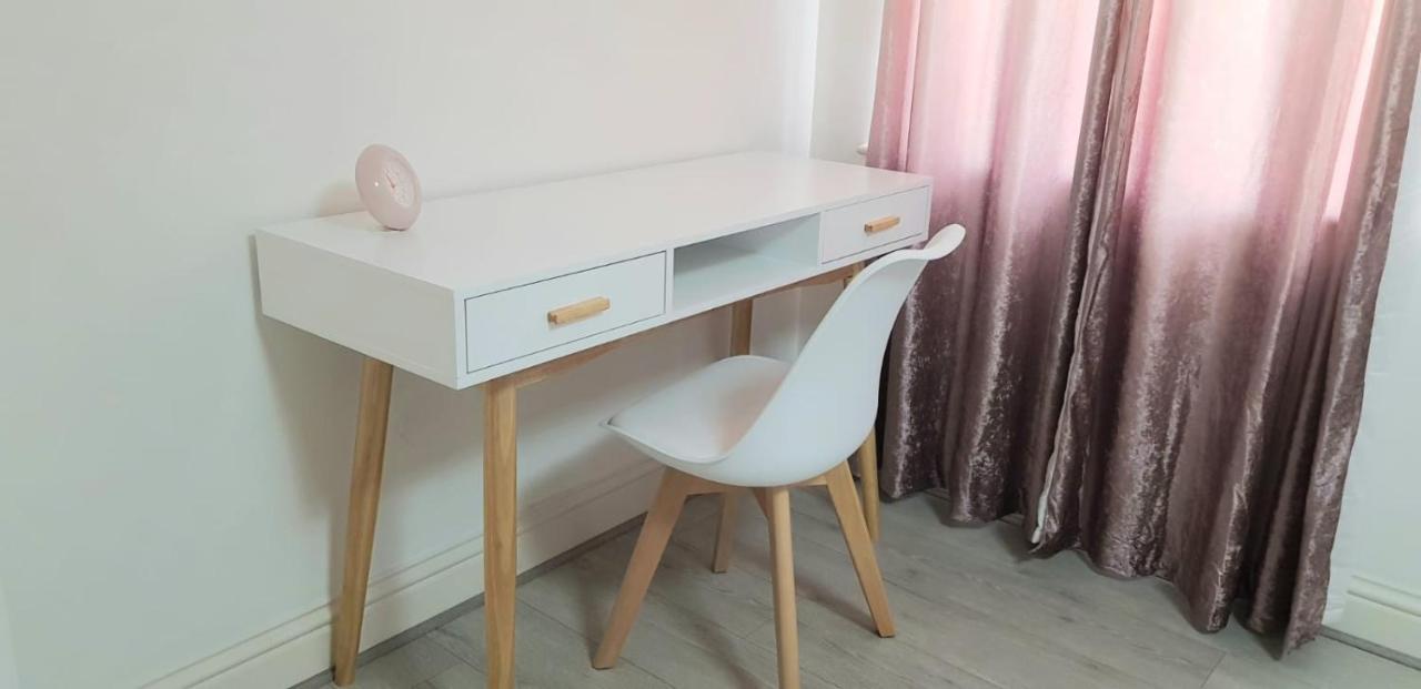 Stunning Room With Large Private Bathroom Derby Eksteriør bilde