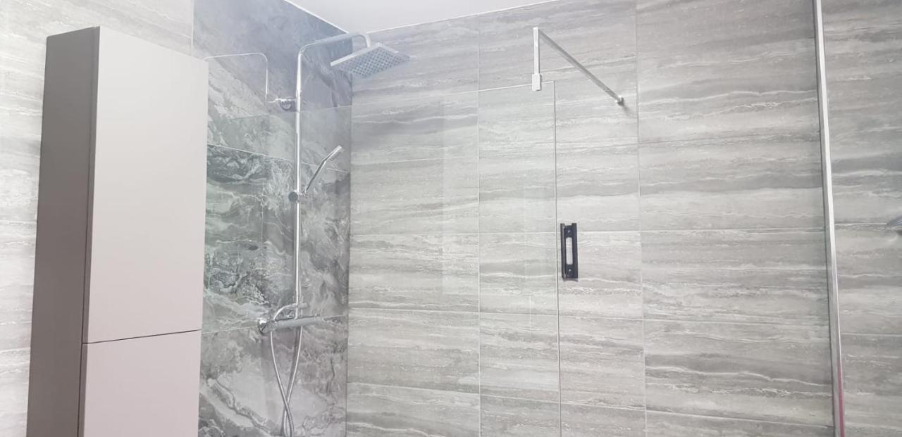 Stunning Room With Large Private Bathroom Derby Eksteriør bilde